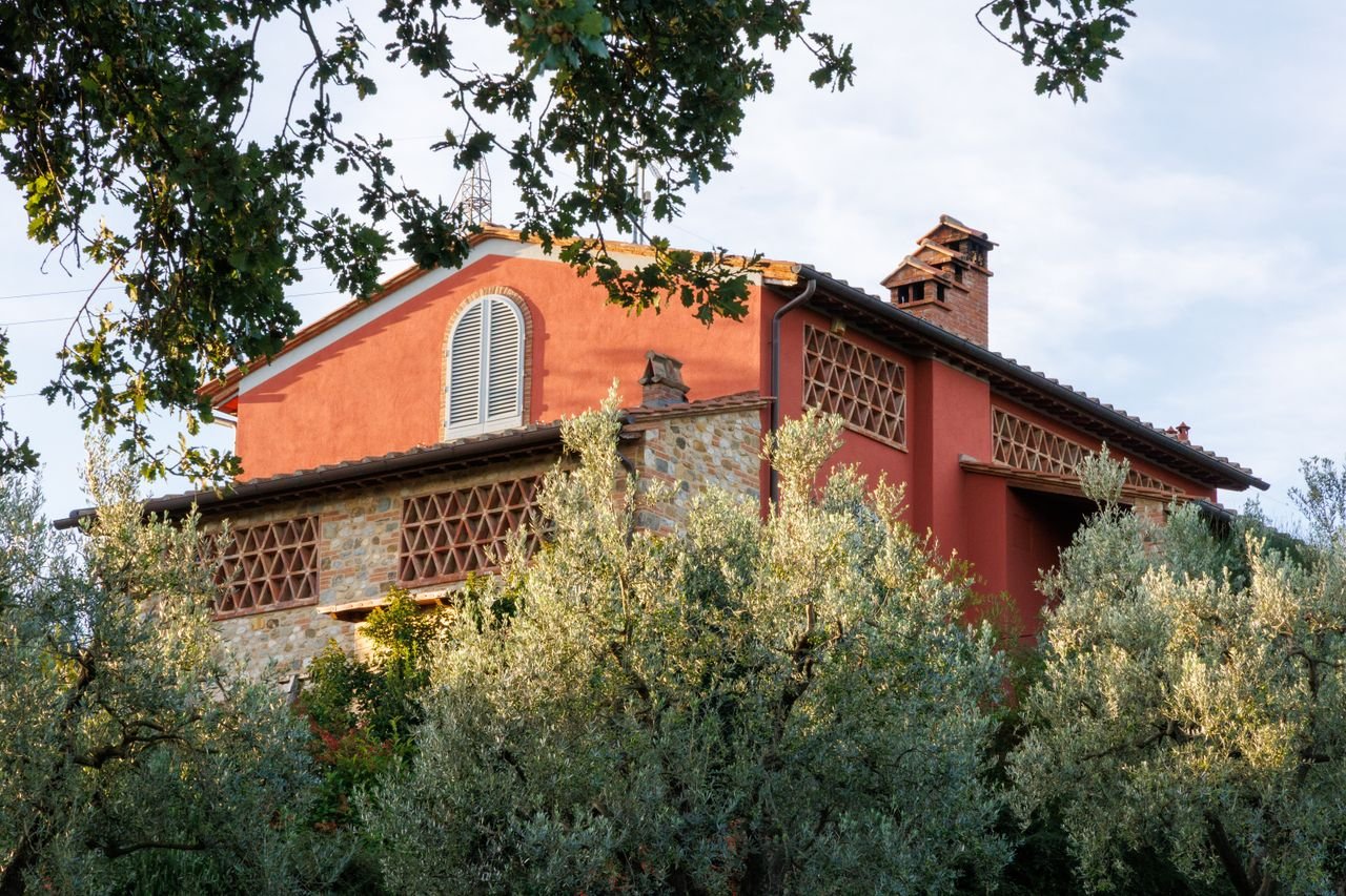 Mastering the First Impression: Your intriguing post title goes here Elegant Tuscan villa surrounded by lush olive trees captures the essence of Italian countryside living.